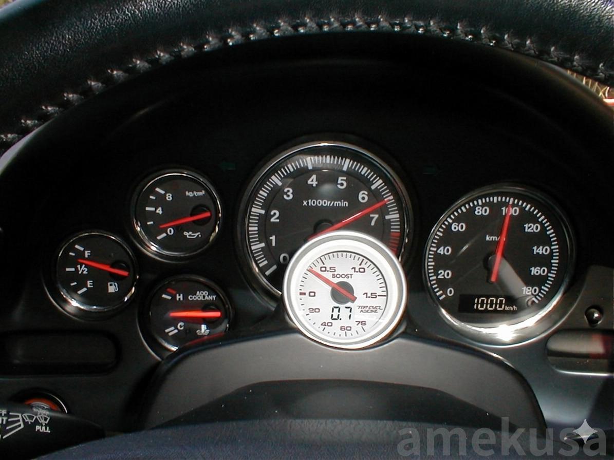 車のインパネとブースト計